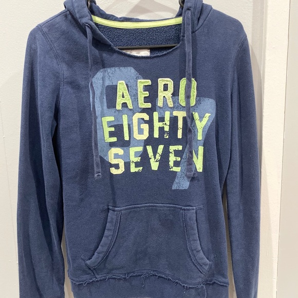 6/$20!!! Comfortable AREO sweater - Picture 2 of 4
